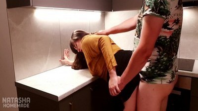 Худенькая телка взяла в рот член сводного брата