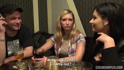 Пышногрудая милашка круто трахается