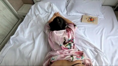  Запоминающийся минет от татуированной шлюшки 