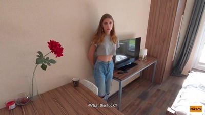  Очаровательную блондинку под видом фотосессии заставляют раздеться и трахают во всех позах на природе 