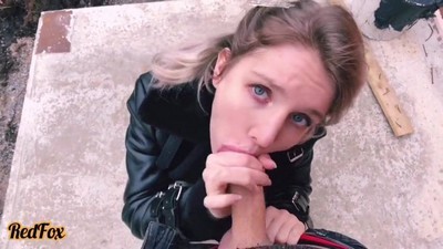 Секси блондинка мастурбирует писю под музыку в частном порно