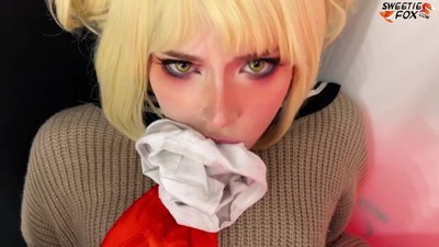 Длинный  болт круто залетает девушке  в киску
