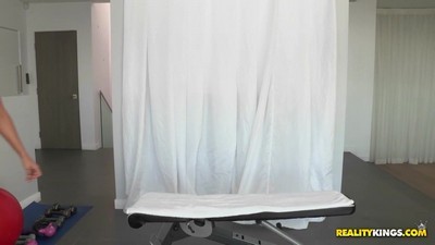 Худенькая милая девчонка круто чпокается