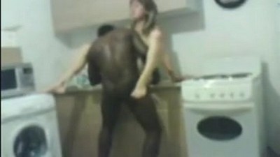 Тайно снял на камеру, как соседский муж ебет свою жену раком