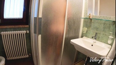Подружка приехала и оказалась в ванне