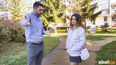 Пикапер в парке имеет русскую продажную деваху