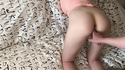 Племяшка Майя дядю уважала и старательно глотала