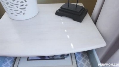 Инцест, Мамки, Блондинки, Юбка, На полу, С сыном, С матерью, На диване, Кончил в рот, В спальне,