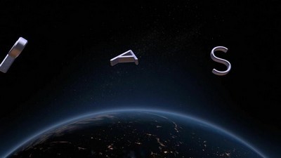 Шикарная сисястая милфа исполнила соло