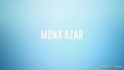 Мамка с пирсингом на массаже принимает в анале толстый фаллос